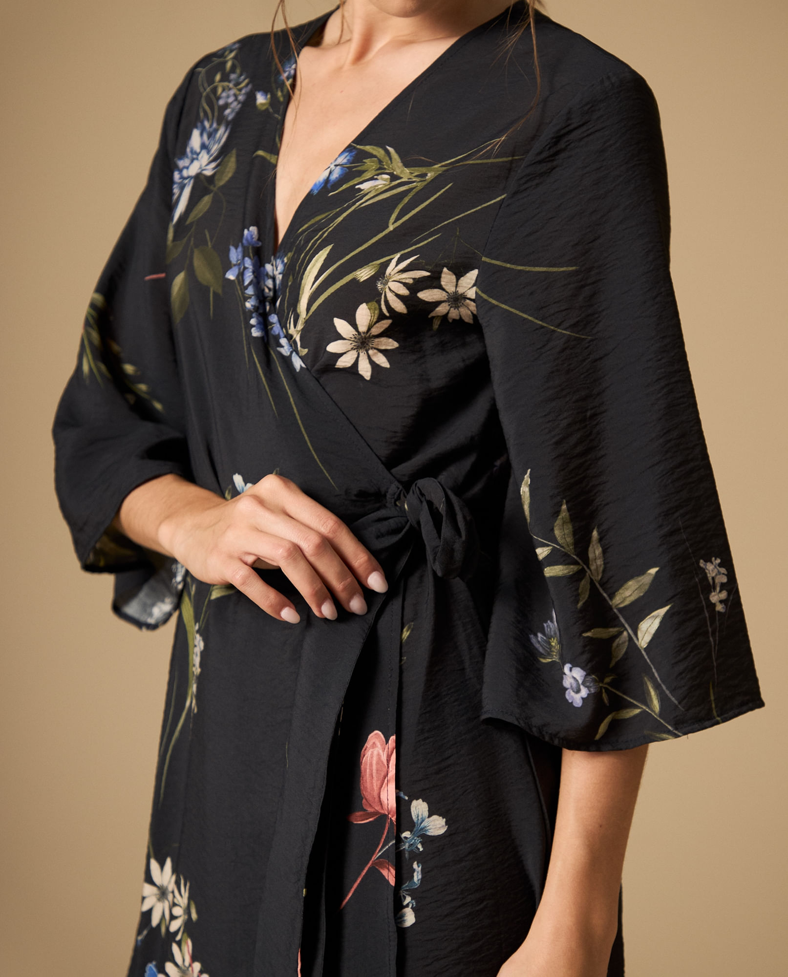 Vestido cruzado estampado manga 3/4 con amarre