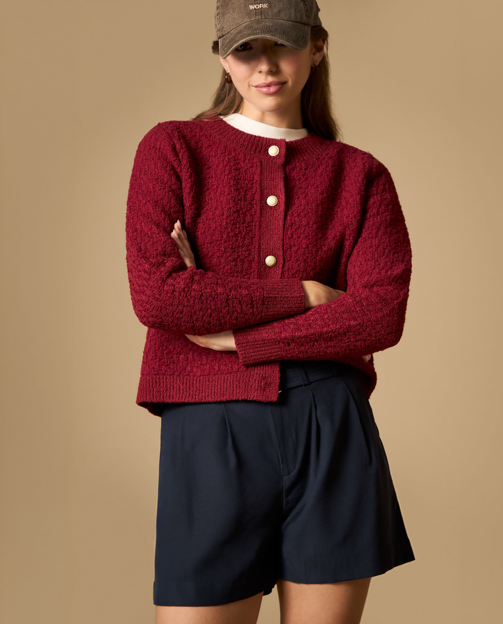 Short con pliegues frontales tiro alto