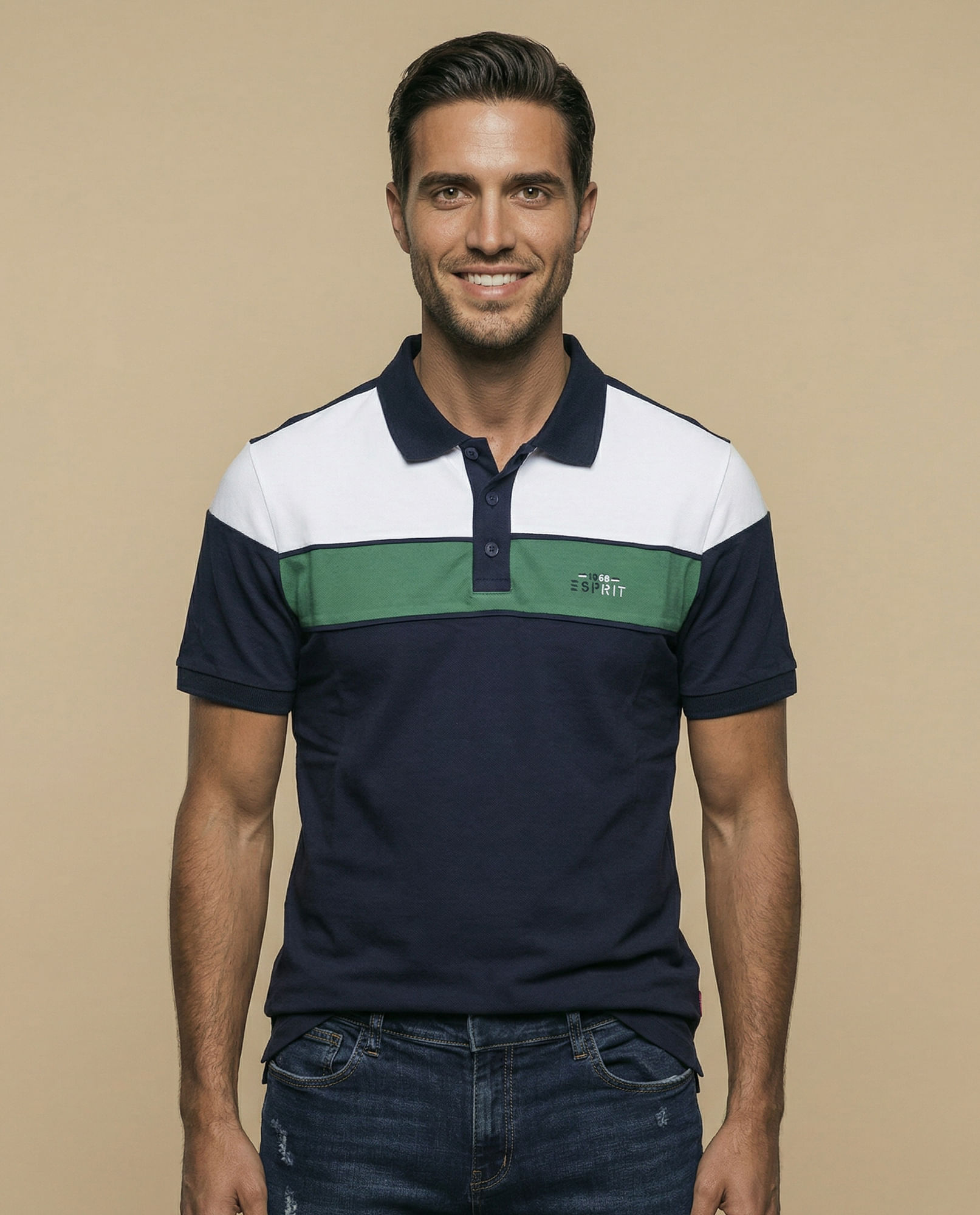 Camiseta polo manga corta con bloques de color y logo bordado