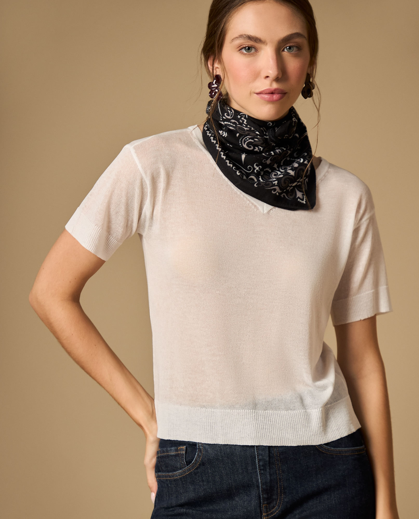 Camiseta de punto ligera con cuello en V