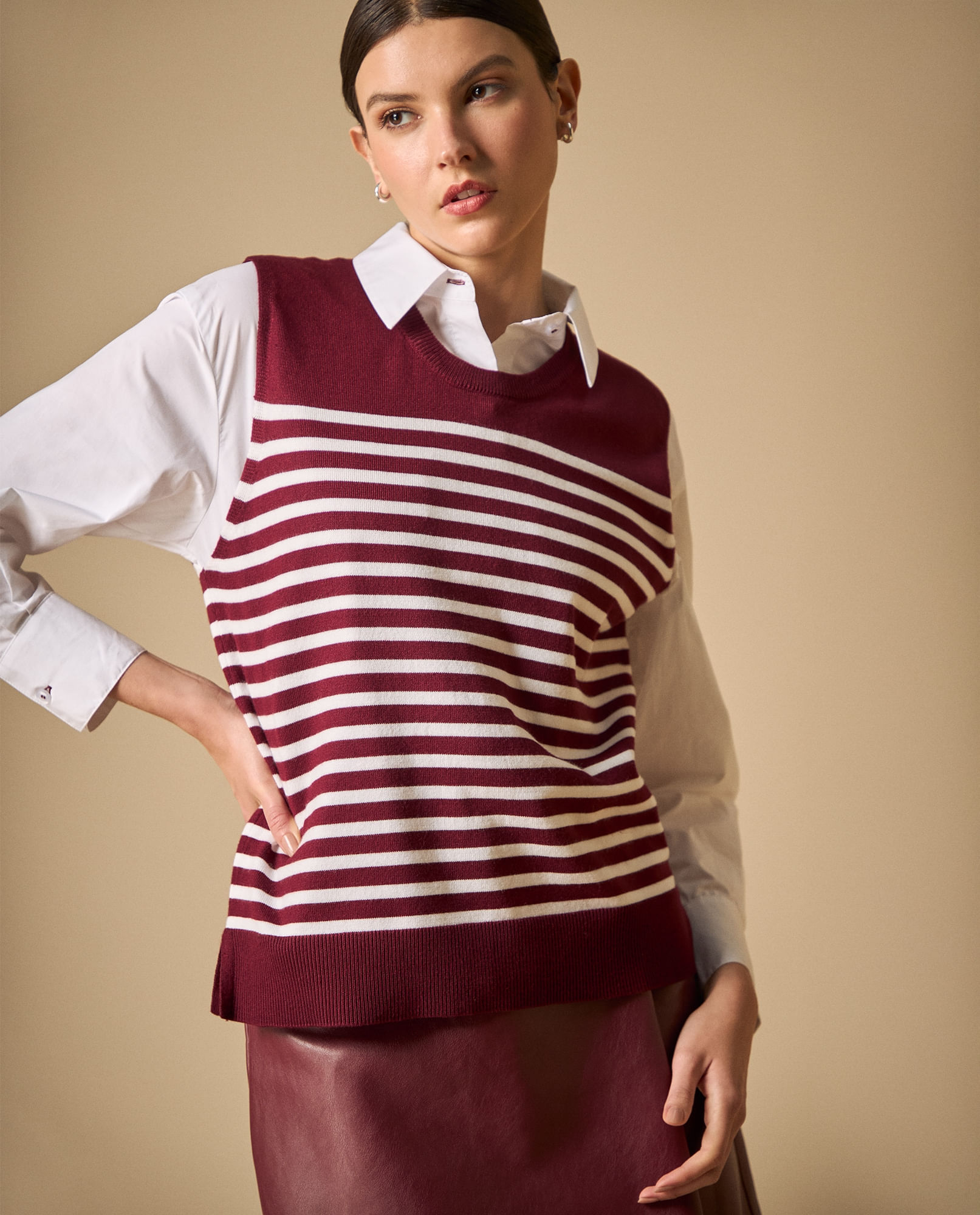 Camiseta bordada manga corta cuello redondo