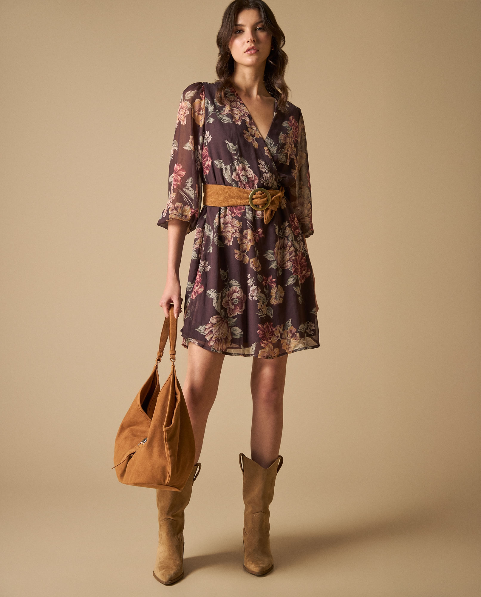 Vestido corto manga larga con silueta fluida