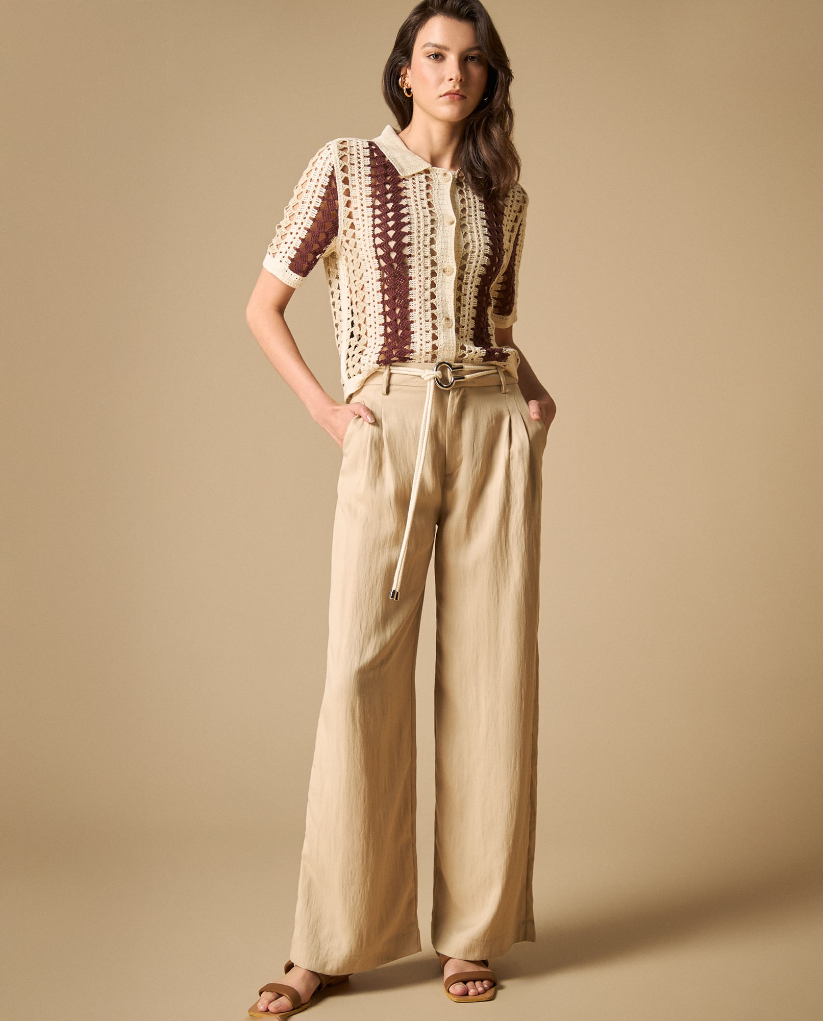 Pantalón largo con cinturón de silueta relajada