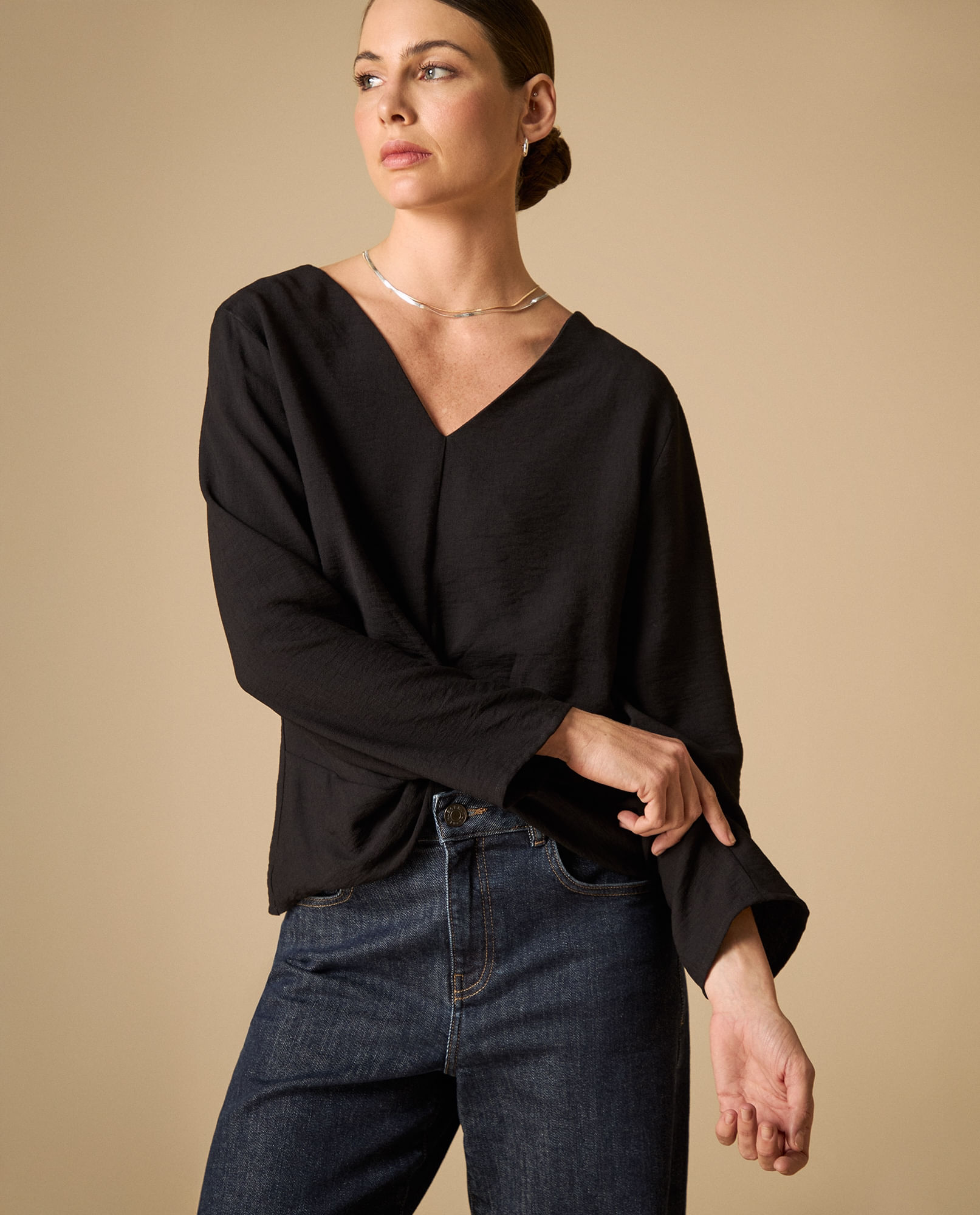 Camisa manga corta cuello en V silueta amplia