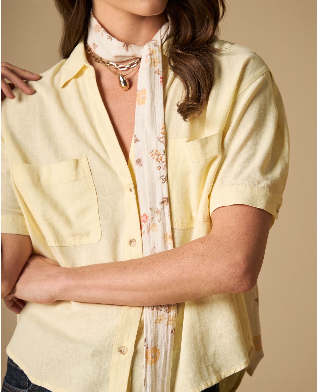 Camisa manga larga cuello camisero en viscosa-lino