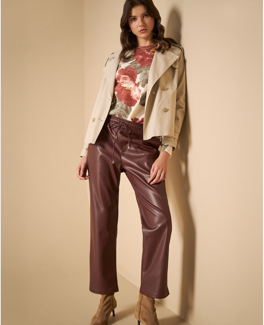 Pantalón jogger tobillero con cordón ajustable