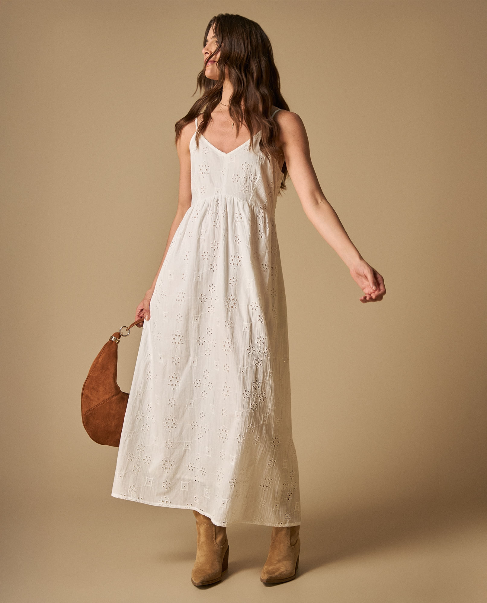 Vestido largo bordado de tiras