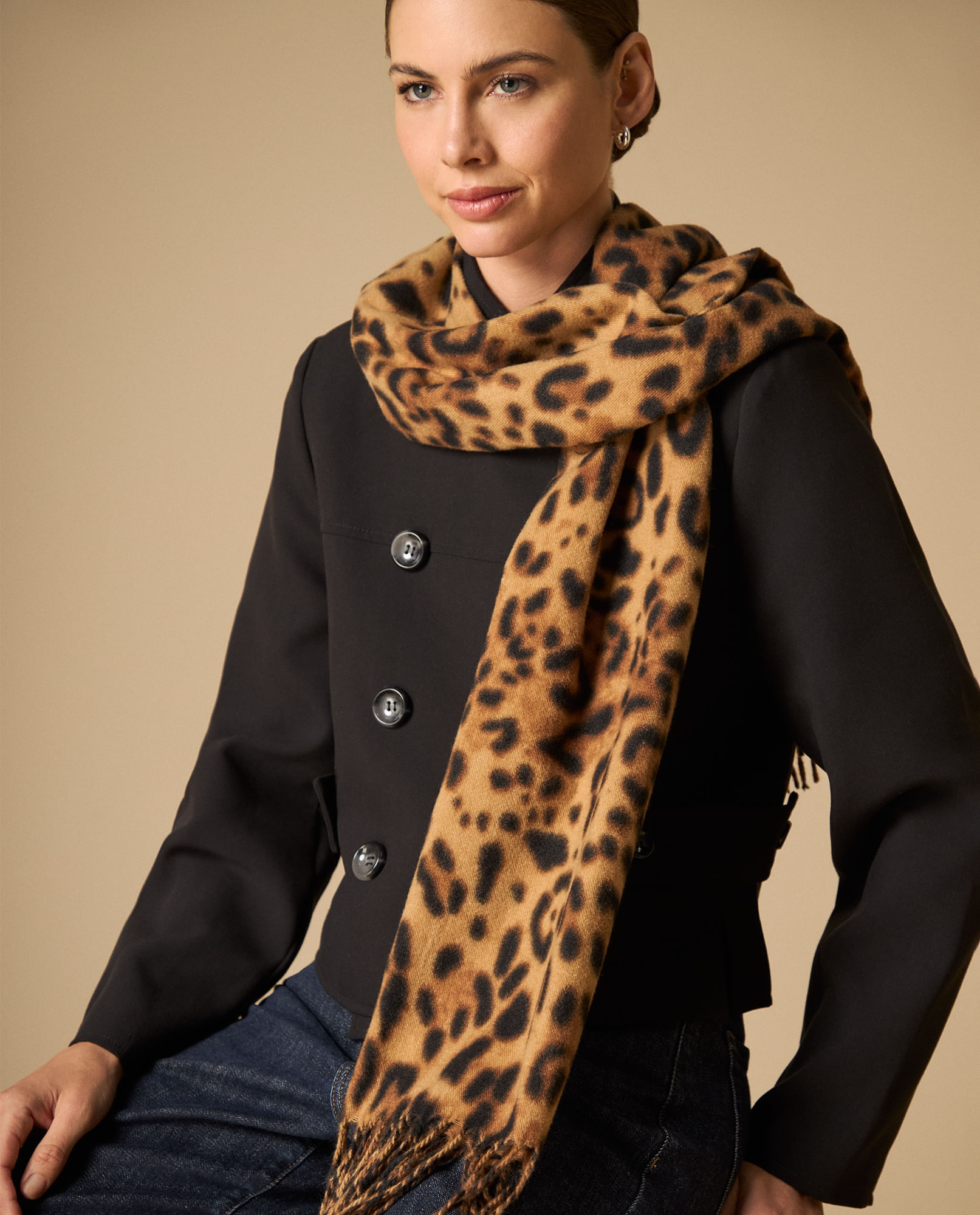 Chaqueta tipo Chanel sin cierre largo medio