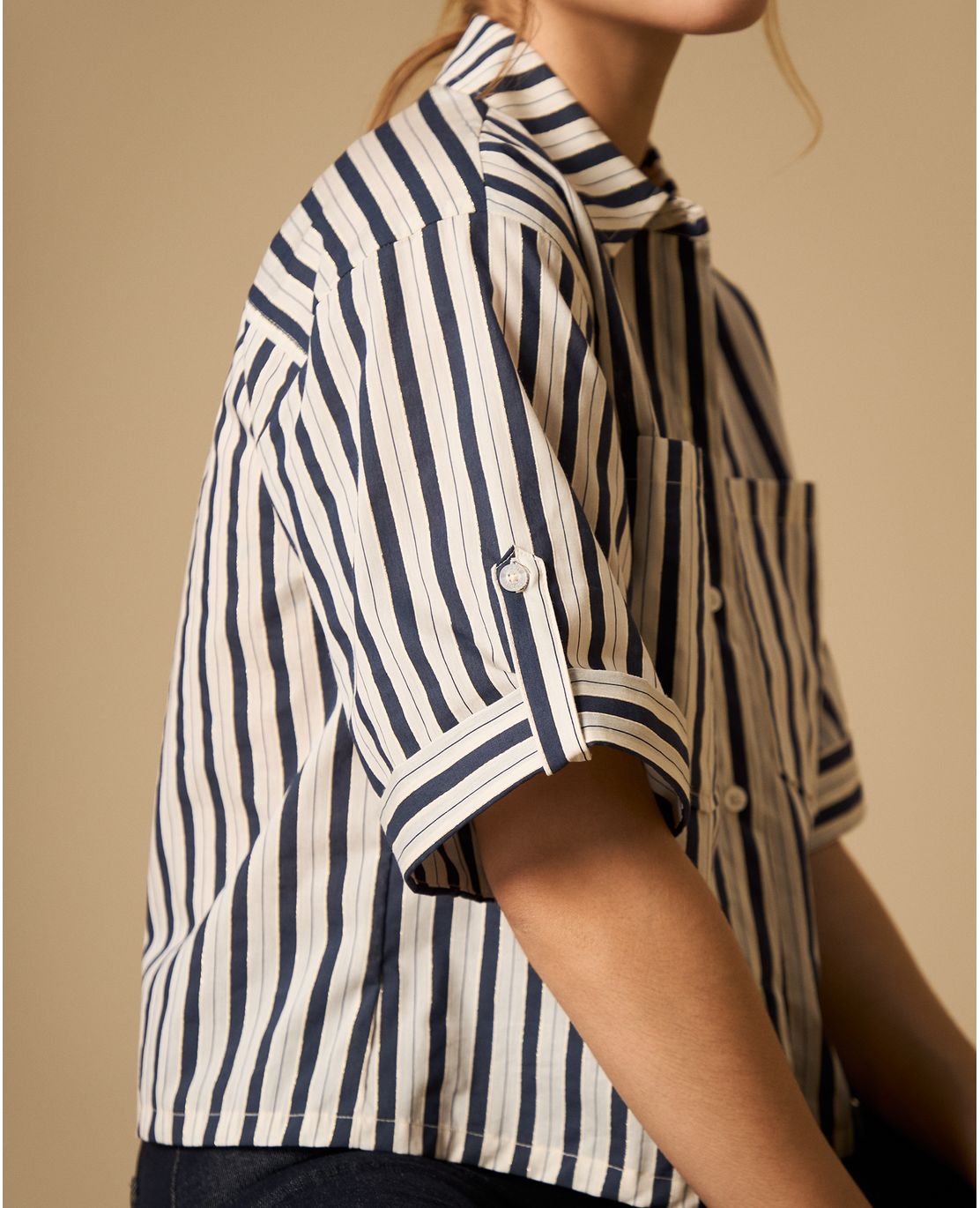 Camisa camisera manga corta con bolsillos frontales